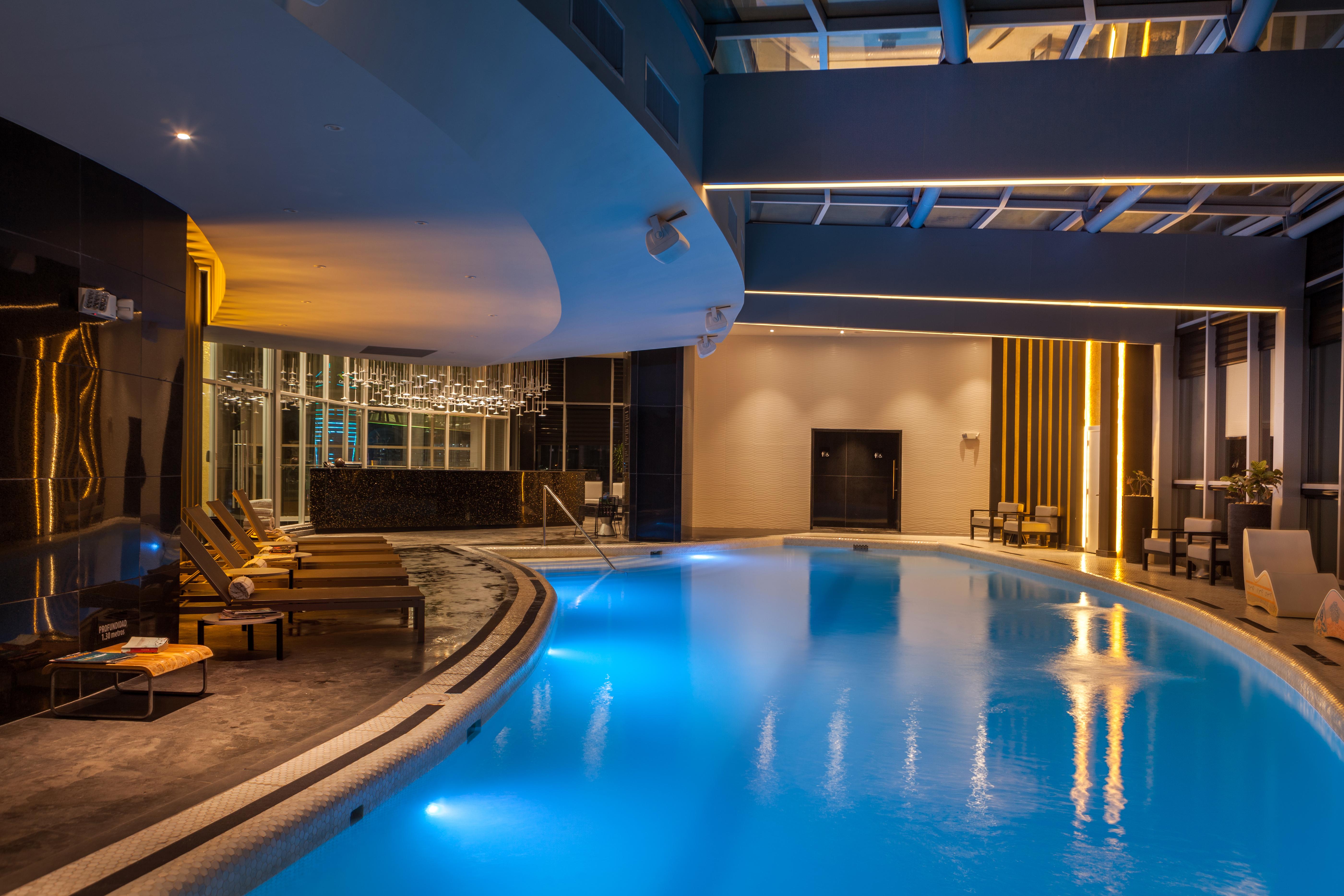 Hotel Las Americas Golden Tower Panama Zewnętrze zdjęcie The pool at the hotel