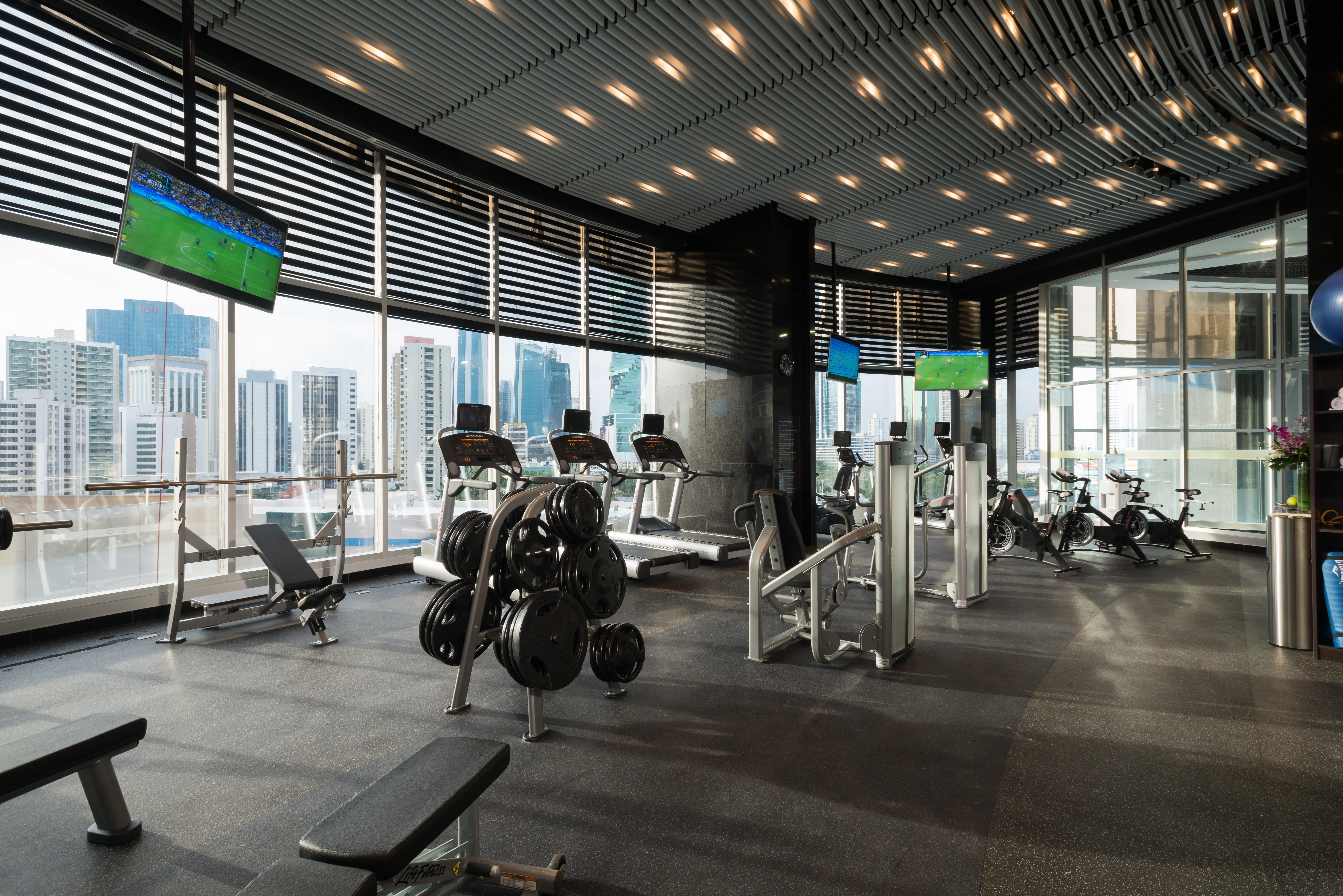 Hotel Las Americas Golden Tower Panama Zewnętrze zdjęcie The gym at the 101 Tower