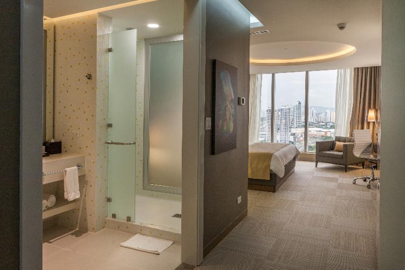 Hotel Las Americas Golden Tower Panama Zewnętrze zdjęcie A guest room at the hotel